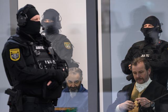 25 February 2026, Saxony-Anhalt, Magdeburg: Defendant Taleb al-Abdulmohsen (L) sits in the dock in the courtroom of the temporary court building at Magdeburg District Court next to Public defender Thomas Rutkowski (R). The trial against the Taleb, for driving over people at the Magdeburg Christmas Market is being continued. The public prosecutor's office is accusing the man from Saudi Arabia of 338 counts of attempted murder. Photo: Klaus-Dietmar Gabbert/dpa