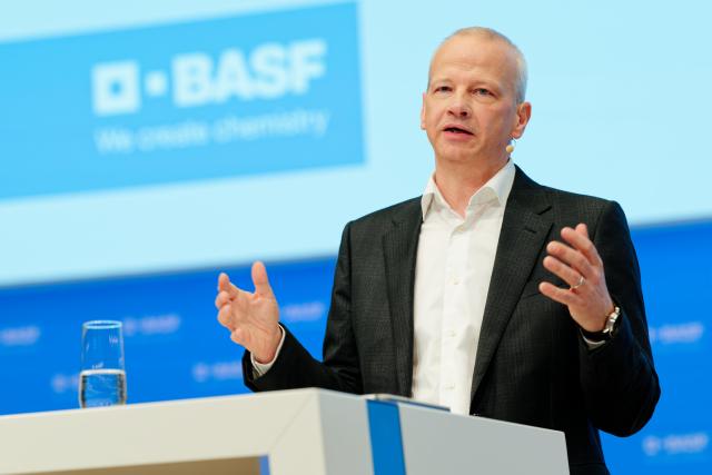 27 February 2026, Rhineland-Palatinate, Ludwigshafen: Markus Kamieth, Chairman of the Board of Executive Directors of BASF SE, speaks at the Annual Press Conference of the chemical company BASF. Photo: Uwe Anspach/dpa