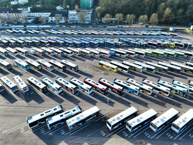 27 February 2026, Berlin, Saarbruecken: Saarbahn GmbH buses at a standstill at the depot in Saarbruecken, at the start of a two-day warning strike in local transport. The Verdi trade union has called on its members to go on strike on Friday and Saturday. Photo: Laszlo Pinter/dpa