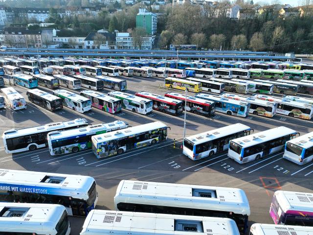 27 February 2026, Berlin, Saarbruecken: Saarbahn GmbH buses at a standstill at the depot in Saarbruecken, at the start of a two-day warning strike in local transport. The Verdi trade union has called on its members to go on strike on Friday and Saturday. Photo: Laszlo Pinter/dpa
