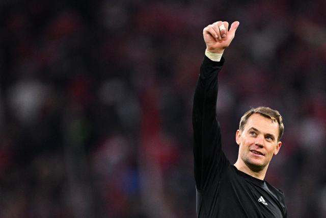 FILED - 01 November 2025, Bavaria, Munich: Bayern Munich goalkeeper Manuel Neuer thanks the fans after the German Bundesliga soccer match between FC Bayern Munich and Bayer Leverkusen at Allianz Arena. Photo: Tom Weller/dpa - IMPORTANT NOTICE: DFL and DFB regulations prohibit any use of photographs as image sequences and/or quasi-video.