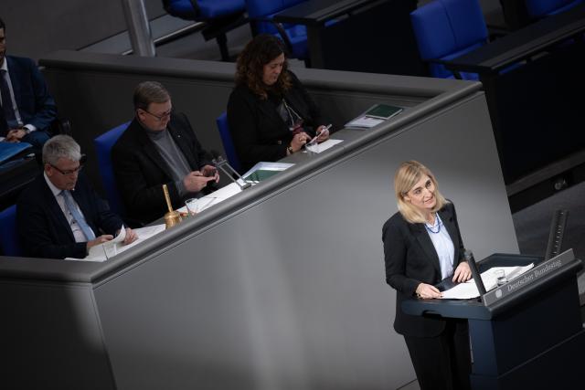 27 February 2026, Berlin: Nina Warken, German Minister of Health, speaks during the 60th session of the 21st German Parliament (Bundestag) on the reform of the Common European Asylum System. Photo: Sebastian Christoph Gollnow/dpa