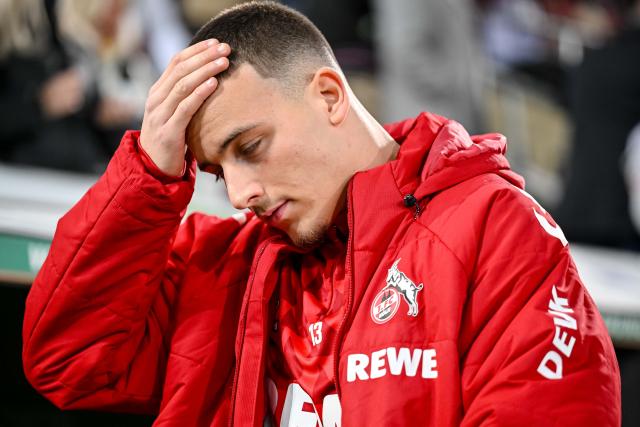 27 February 2026, Bavaria, Augsburg: Cologne's Said El Mala on his way to the bench ahead of the German Bundesliga soccer match between FC Augsburg and 1. FC Cologne at the WWK Arena. Photo: Harry Langer/dpa - WICHTIGER HINWEIS: Gemäß den Vorgaben der DFL Deutsche Fußball Liga bzw. des DFB Deutscher Fußball-Bund ist es untersagt, in dem Stadion und/oder vom Spiel angefertigte Fotoaufnahmen in Form von Sequenzbildern und/oder videoähnlichen Fotostrecken zu verwerten bzw. verwerten zu lassen.