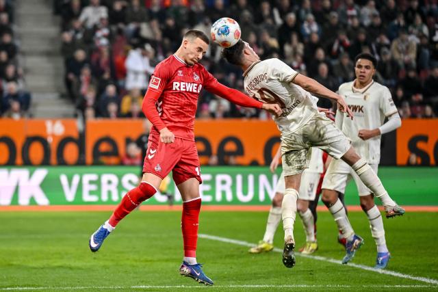 27 February 2026, Bavaria, Augsburg: Cologne's Said El Mala (L)and Augsburg's Robin Fellhauer battle for the ball during the German Bundesliga soccer match between FC Augsburg and 1. FC Cologne at the WWK Arena. Photo: Harry Langer/dpa - WICHTIGER HINWEIS: Gemäß den Vorgaben der DFL Deutsche Fußball Liga bzw. des DFB Deutscher Fußball-Bund ist es untersagt, in dem Stadion und/oder vom Spiel angefertigte Fotoaufnahmen in Form von Sequenzbildern und/oder videoähnlichen Fotostrecken zu verwerten bzw. verwerten zu lassen.