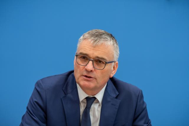 FILED - 08 October 2025, Berlin: Germany government spokesman Stefan Kornelius speaks at a press conference in Berlin. Photo: Michael Kappeler/dpa