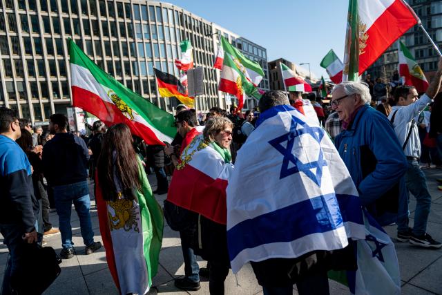 28 February 2026, Berlin: People take part in a demonstration organized by the National Council of Resistance of Iran at Potsdamer Platz. Photo: Fabian Sommer/dpa