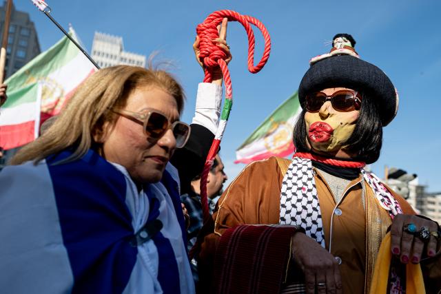28 February 2026, Berlin: People take part in a demonstration organized by the National Council of Resistance of Iran at Potsdamer Platz. Photo: Fabian Sommer/dpa
