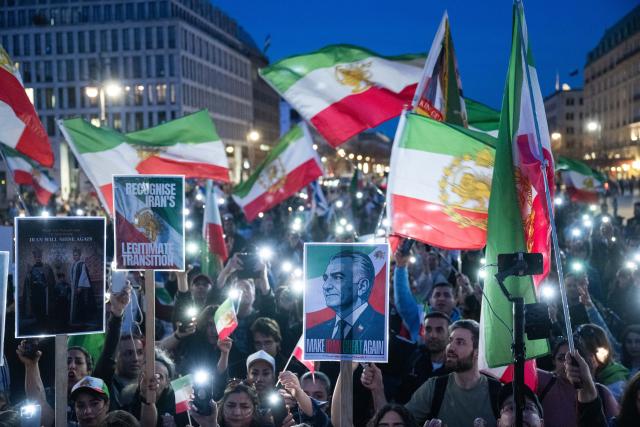 28 February 2026, Berlin: People cheer at an Iran demonstration on Pariser Platz in front of the Brandenburg Gate during a rally calling for political change for Iran. The protest is part of larger demonstrations in Berlin supporting Iranian opposition groups and advocating for democratic reforms. Photo: Christophe Gateau/dpa