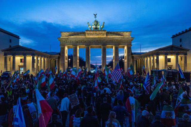 28 February 2026, Berlin: People cheer at an Iran demonstration on Pariser Platz in front of the Brandenburg Gate during a rally calling for political change for Iran. The protest is part of larger demonstrations in Berlin supporting Iranian opposition groups and advocating for democratic reforms. Photo: Christophe Gateau/dpa