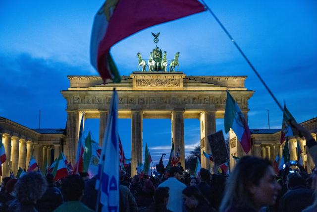 28 February 2026, Berlin: People cheer at an Iran demonstration on Pariser Platz in front of the Brandenburg Gate during a rally calling for political change for Iran. The protest is part of larger demonstrations in Berlin supporting Iranian opposition groups and advocating for democratic reforms. Photo: Christophe Gateau/dpa