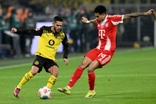 28 February 2026, North Rhine-Westphalia, Dortmund: Borussia Dortmund's Yan Couto (L) and Bayern Munich's Luis Daaz battle for the ball during the German Bundesliga soccer match between Borussia Dortmund and FC Bayern Munich at Signal Iduna Park. Photo: Federico Gambarini/dpa - IMPORTANT NOTICE: DFL and DFB regulations prohibit any use of photographs as image sequences and/or quasi-video.