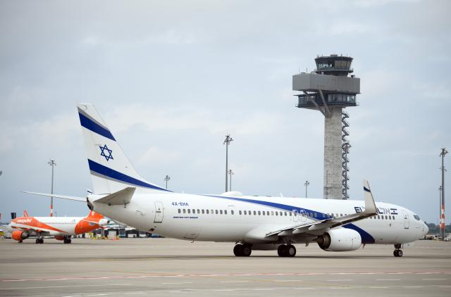 FILED - 14 July 2021, Brandenburg, Schoenefeld: A Boeing 737 900ER (4X-EHA) of the Israeli airline El Al drives past the tower on the apron of Berlin's Willy Brandt Airport. Photo: Soeren Stache/dpa-Zentralbild/dpa