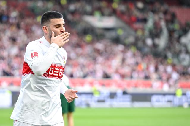 01 March 2026, Baden-Wuerttemberg, Stuttgart: Stuttgart's Deniz Undav celebrates scoring his side's first goal during the German Bundesliga soccer match between VfB Stuttgart and VfL Wolfsburg at MHPArena. Photo: Harry Langer/dpa - WICHTIGER HINWEIS: Gemäß den Vorgaben der DFL Deutsche Fußball Liga bzw. des DFB Deutscher Fußball-Bund ist es untersagt, in dem Stadion und/oder vom Spiel angefertigte Fotoaufnahmen in Form von Sequenzbildern und/oder videoähnlichen Fotostrecken zu verwerten bzw. verwerten zu lassen.