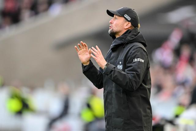 01 March 2026, Baden-Wuerttemberg, Stuttgart: VfB Stuttgart coach Sebastian Hoeness gestures on the touchline during the German Bundesliga soccer match between VfB Stuttgart and VfL Wolfsburg at MHPArena. Photo: Harry Langer/dpa - WICHTIGER HINWEIS: Gemäß den Vorgaben der DFL Deutsche Fußball Liga bzw. des DFB Deutscher Fußball-Bund ist es untersagt, in dem Stadion und/oder vom Spiel angefertigte Fotoaufnahmen in Form von Sequenzbildern und/oder videoähnlichen Fotostrecken zu verwerten bzw. verwerten zu lassen.