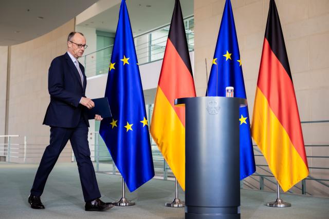 01 March 2026, Berlin: German Chancellor Friedrich Merz arrives at the Federal Chancellery to make a statement on the attack on Iran. Photo: Christoph Soeder/dpa