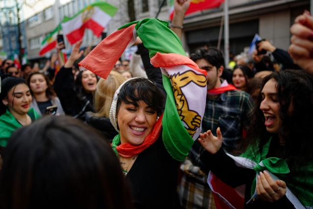 01 March 2026, North Rhine-Westphalia, Duesseldorf: People celebrate the death of Iran's supreme leader, Ayatollah Khamenei during a demonstration against the Iranian mullah regime. Photo: Henning Kaiser/dpa
