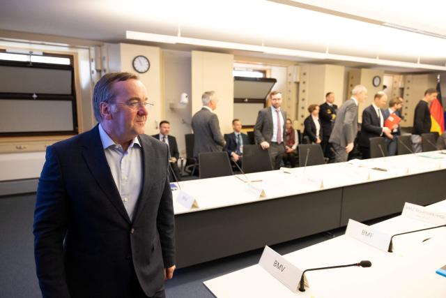 02 March 2026, Berlin: Boris Pistorius (L), German Minister of Defense, arrives at the meeting of the German Government's crisis management team at the Federal Foreign Office. Photo: Axel Schmidt/Reuters Pool/dpa