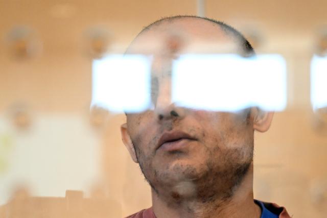 02 March 2026, North Rhine-Westphalia, Duesseldorf: The defendant Mahmoud M. is awaiting the start of the trial for a suspected Islamist-motivated knife attack on soccer fans in Bielefeld. The 36-year-old Syrian is charged with four counts of attempted murder and membership of the Islamic State terrorist group. Photo: Federico Gambarini/dpa