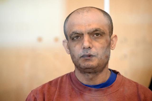 02 March 2026, North Rhine-Westphalia, Duesseldorf: The defendant Mahmoud M. is awaiting the start of the trial for a suspected Islamist-motivated knife attack on soccer fans in Bielefeld. The 36-year-old Syrian is charged with four counts of attempted murder and membership of the Islamic State terrorist group. Photo: Federico Gambarini/dpa