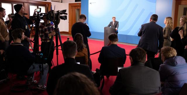 02 March 2026, Berlin: German Foreign Minister Johann Wadephul 
speaks at a press conference after a meeting of the crisis management team at the Foreign Ministry regarding the escalation of the Middle East conflict. Photo: Axel Schmidt/Reuters-Pool/dpa