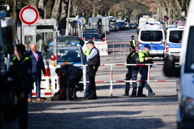 02 March 2026, Berlin: Police vehicles are stationed in front of the Israeli embassy. Security measures at the embassy have been increased due to the attack on Iran. Photo: Sebastian Christoph Gollnow/dpa