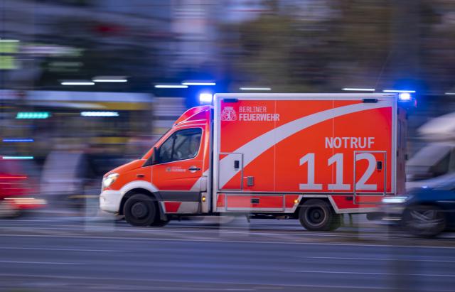 FILED - 11 November 2022, Berlin: A Berlin Fire Department ambulance rushes to the scene with its lights flashing. A child has died in Berlin after falling from the 15th floor of a tower block. Photo: Monika Skolimowska/dpa