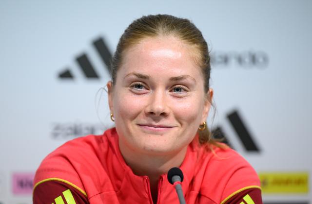02 March 2026, Saxony, Dresden: Germany's Sjoeke Nuesken attends a press conference at Rudolf Harbig Stadium, ahead of the Women's World Cup qualifying soccer match against Slovenia. Photo: Robert Michael/dpa