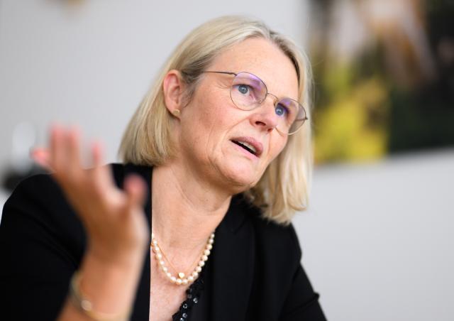FILED - 12 August 2025, Lower Saxony, Hanover: Chairwoman of the German Bundestag's Tourism Committee Anja Karliczek speaks during an interview with the German Press Agency (dpa). Photo: Julian Stratenschulte/dpa
