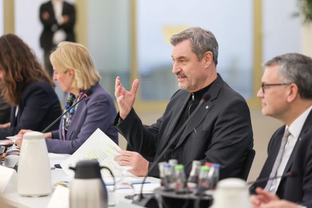 03 March 2026, Bavaria, Nuremberg: Bavarian Minister President Markus Soeder (C) speaks at the Bavarian Cabinet meeting in the State Ministry of Finance and Home Affairs alongside Heads of the Bavarian State Chancellery Karolina Gernbauer (L) and Florian Herrmann. Photo: Daniel Löb/dpa