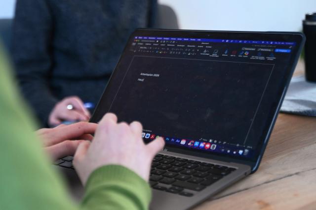 FILED - 22 January 2026, Berlin: A person is working on a laptop in an apartment, typing on the keyboard. Germany's part-time employment rate reached a record peak in 2025, official figures showed on Tuesday. Photo: Celine Frohnapfel/dpa