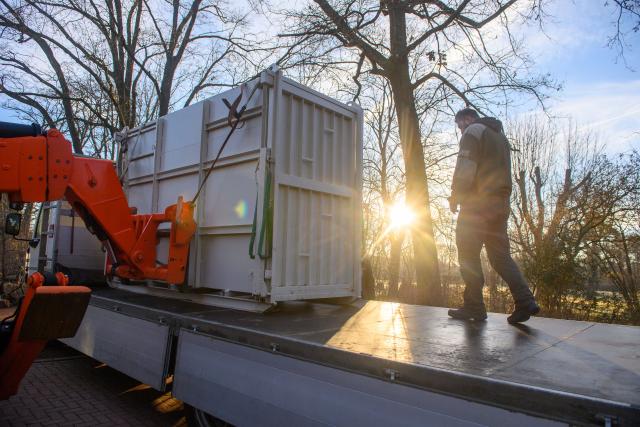 03 March 2026, Saxony-Anhalt, Magdeburg: A forklift lifts the crate containing Malia, a black rhinoceros, onto a truck at Zoo Magdeburg. Malia is being transferred to the zoo in Dvur Kralove nad Labem, where she will be reunited with a rhino bull already assigned to her as part of the European Endangered Species Programme (EEP). Prior to transport, she undergoes box training to prepare for the journey. Photo: Klaus-Dietmar Gabbert/dpa