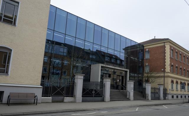03 March 2026, Bavaria, Neu-Ulm: A general view of the district court in Neu-Ulm. Two women are standing trial there for negligent homicide, as they alleged to have planned a home birth without medical assistance, resulting in the death of the newborn baby. Photo: Stefan Puchner/dpa