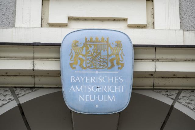 03 March 2026, Bavaria, Neu-Ulm: A sign of the district court in Neu-Ulm. Two women are standing trial there for negligent homicide, as they alleged to have planned a home birth without medical assistance, resulting in the death of the newborn baby. Photo: Stefan Puchner/dpa