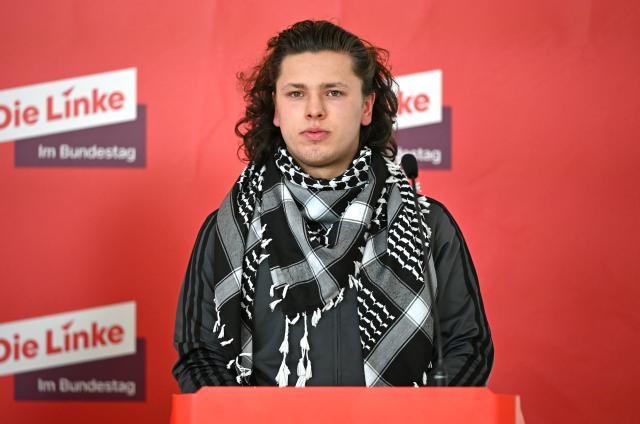 03 March 2026, Berlin: Marek Mattusch, Alliance for School Strike Against Conscription, speaks before the start of the parliamentary group meeting of The Left Party in the German Bundestag. Photo: Elisa Schu/dpa