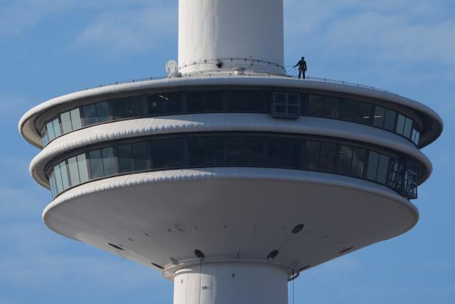 03 March 2026, Hamburg: A high-altitude climber stands on the lower platform of the Heinrich Hertz Tower television tower during the facade inspection. Photo: Marcus Brandt/dpa