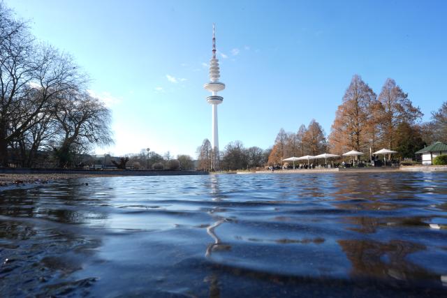 03 March 2026, Hamburg: A View of the Heinrich Hertz Tower television tower. In the coming weeks, facade climbers will be working on the Heinrich Hertz Tower to inspect the building structure. Photo: Marcus Brandt/dpa