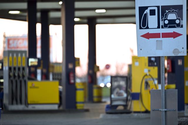 03 March 2026, North Rhine-Westphalia, Cologne: A board with pictograms stands at a petrol station. Oil prices in Europa are rising significantly due to the war in Iran. Photo: Federico Gambarini/dpa