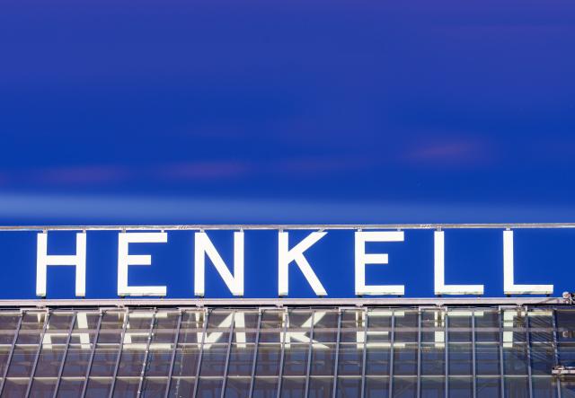 FILED - 14 April 2025, Hesse, Wiesbaden: The lettering "Henkell" is affixed to the roof at the headquarters of Henkell Freixenet. Photo: Andreas Arnold/dpa