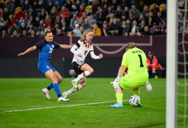 03 March 2026, Saxony, Dresden: Germany's Vivien Endemann scores her side's first goal past Slovenia's Dominika Conc and goalkeeper Zala Mersnik during th 2027 FIFA Women's World Cup qualifier League A, Group D, soccer match between Germany and Slovenia at the Rudolf-Harbig-Stadion Photo: Robert Michael/dpa