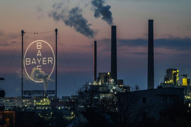 04 March 2026, North Rhine-Westphalia, Leverkusen: The Bayer Group's cross lights up on the factory premises in Leverkusen as the company presents its financial figures for the 2025 fiscal year. Photo: Oliver Berg/dpa