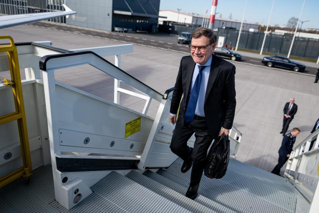 04 March 2026, Brandenburg, Schoenefeld: German Foreign Minister Johann Wadephul boards a German Air Force Airbus A319 at the military section of Berlin Brandenburg Airport (BER) as he departs for an informal meeting of the Baltic Sea Council. The gathering of foreign ministers from democratic nations bordering the Baltic Sea is set to focus on the situation in Ukraine, security in the Baltic Sea region, and hybrid threats posed by Russia. Photo: Fabian Sommer/dpa