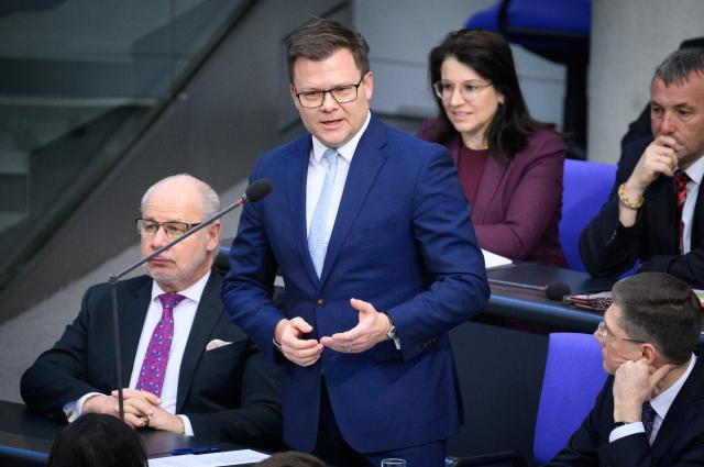 04 March 2026, Berlin: German Minister for the Environment, Climate Protection, Nature Conservation, and Nuclear Safety Carsten Schneider speaks during the government question time in the plenary session of the 21st legislative period in the German Bundestag. Photo: Bernd von Jutrczenka/dpa