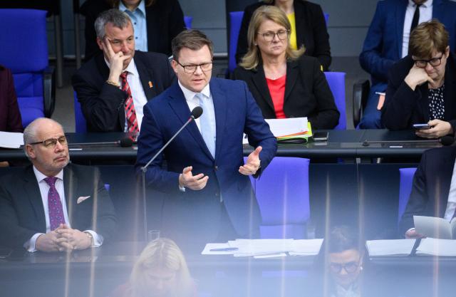 04 March 2026, Berlin: German Minister for the Environment, Climate Protection, Nature Conservation, and Nuclear Safety Carsten Schneider speaks during the government question time in the plenary session of the 21st legislative period in the German Bundestag. Photo: Bernd von Jutrczenka/dpa