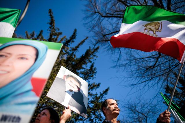 04 March 2026, Berlin: People wave the flags of Iran's National Resistance and hold photos of Maryam Rajavi (L), the elected president of the National Council of Resistance of Iran, and chairman of Iran's future transitional government Masoud Rajavi (R) at a rally against the Iranian mullah regime in front of the Embassy of the Islamic Republic of Iran. Photo: Carsten Koall/dpa