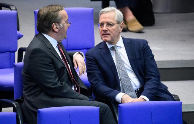 04 March 2026, Berlin: German Minister of Defense Boris Pistorius 
talks with Member of the German Bundestag
Norbert Roettgen during the plenary session of the 21st legislative period in the German Bundestag. Photo: Bernd von Jutrczenka/dpa
