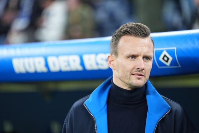 04 March 2026, Hamburg: Hamburger Sports Director Claus Costa is pictured during the German Bundesliga soccer match between Hamburger SV and Bayer Leverkusen at the Volksparkstadion. Photo: Marcus Brandt/dpa - IMPORTANT NOTICE: DFL and DFB regulations prohibit any use of photographs as image sequences and/or quasi-video.