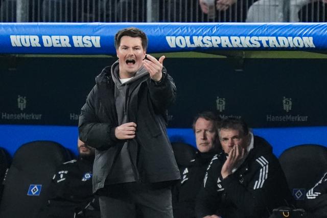 04 March 2026, Hamburg: Hamburger's Coach Merlin Polzin gestures on the touchline during the German Bundesliga soccer match between Hamburger SV and Bayer Leverkusen at the Volksparkstadion. Photo: Marcus Brandt/dpa - IMPORTANT NOTICE: DFL and DFB regulations prohibit any use of photographs as image sequences and/or quasi-video.