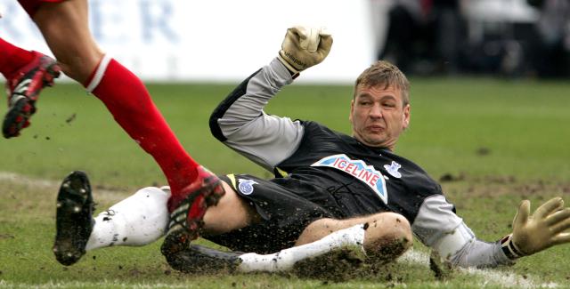 FILED - 25 March 2006, Duisburg: Duisburg goalkeeper Georg Koch falls to the ground during the German Bundesliga soccer match between MSV Duisburg and FC Bayern Munich at the MSV-Arena. Former Bundesliga goalkeeper Georg Koch has died of pancreatic cancer, a spokesman of his ex-club Fortuna Dusseldorf confirmed to dpa, citing his family. Koch was 54. Photo: Rolf Vennenbernd/dpa