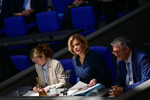 05 March 2026, Berlin: Bundestag President Julia Kloeckner (C) sits in a ray of sunshine during the 62nd session of the German Bundestag. Photo: Sebastian Christoph Gollnow/dpa