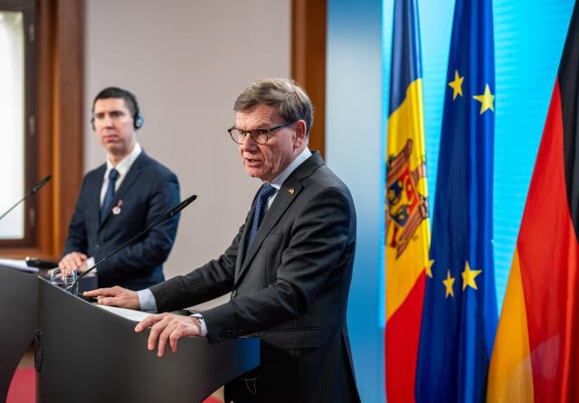 05 March 2026, Berlin: German Foreign Minister Johann Wadephul (R) speaks during a press conference with his Moldovan counterpart Mihail Popsoi after their meeting at the Foreign Office. Photo: Michael Kappeler/dpa